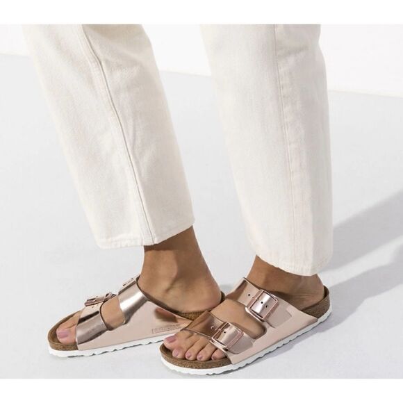 Birkenstock Shoes - Birkenstock Arizona Soft Footbed
Leather  Sandals in Metallic Copper Size 39